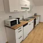 A Sauna Ctyri Sezony Ve Strazi *